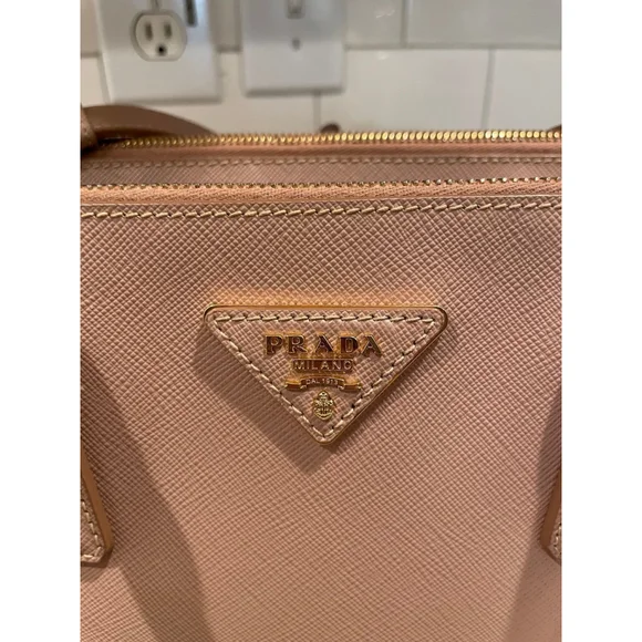 Prada saffiano leather tote - Picture 12 of 12